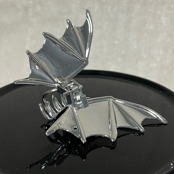Accessories - Metal Bat Wing Claw Clip, Silver Tone